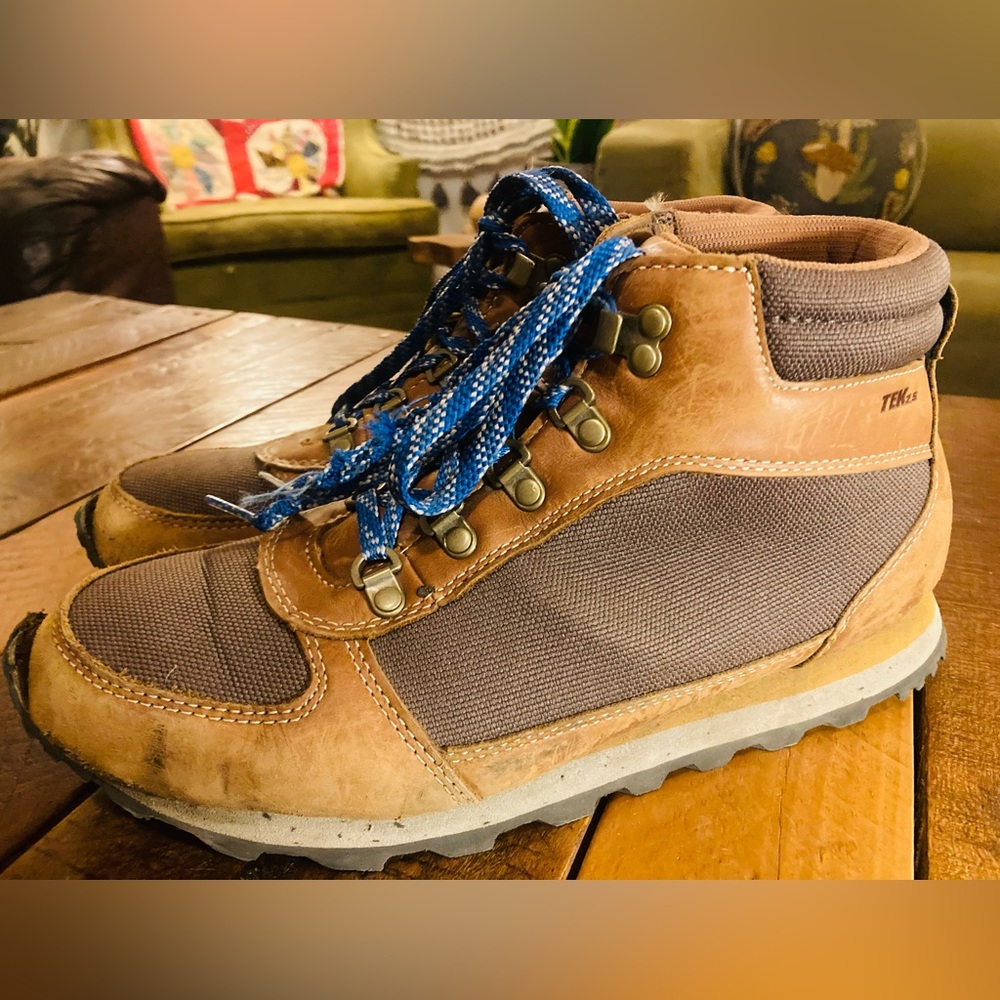 L.L. Bean Brown and Tan Hiking Boots with Blue Laces - Picture 2 of 9